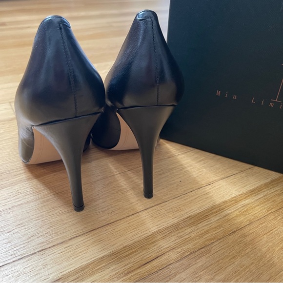 Mia Limited Edition Leather Black Venus Pumps in size 7 1/2M with box. - Picture 3 of 11